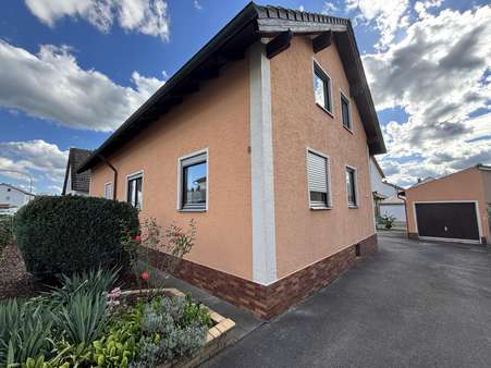 Wohnhaus und Garage - Einfamilienhaus in 92421 Schwandorf mit 165m² kaufen