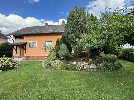 Ein- oder Zweifamilienhaus in schöner Wohngegend