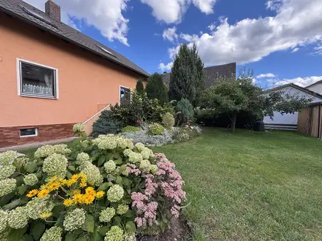 Ein- oder Zweifamilienhaus in schöner Wohngegend