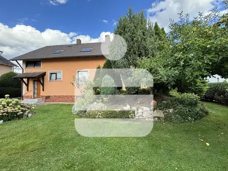 Ein- oder Zweifamilienhaus in schöner Wohngegend