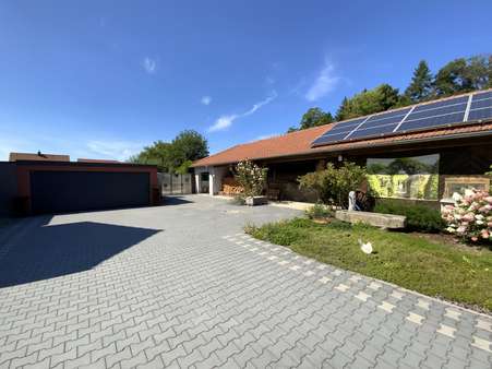Hofraum mit Nebengebäuden - Einfamilienhaus in 92507 Nabburg mit 330m² kaufen