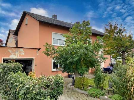 Haus mit Garage Haus mit Garage - Zweifamilienhaus in 92421 Schwandorf mit 140m² kaufen