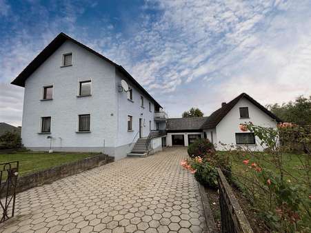 Bestandsobjekt und Nebengebäude Bestandsobjekt und Nebengebäude - Einfamilienhaus in 92546 Schmidgaden mit 200m² kaufen