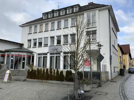 Frontansicht - Büro in 92521 Schwarzenfeld mit 172m² mieten