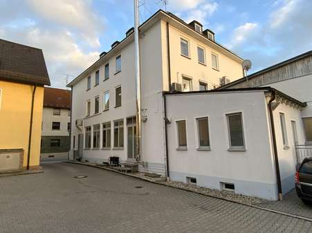 Rückansicht / Hof - Büro in 92521 Schwarzenfeld mit 172m² mieten