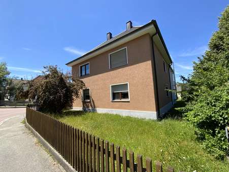 Straßenansicht - Zweifamilienhaus in 93133 Burglengenfeld mit 216m² kaufen