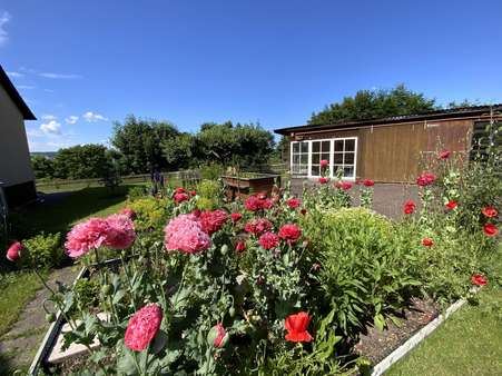 Pflanzenbeet und Garten - Zweifamilienhaus in 92533 Wernberg-Köblitz mit 290m² kaufen