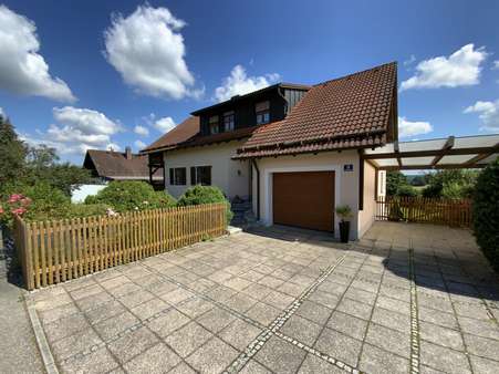 Haus mit Garage und Carport - Einfamilienhaus in 92421 Schwandorf mit 155m² kaufen