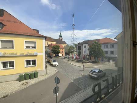 Blick auf den Marktplatz - Mehrfamilienhaus in 92526 Oberviechtach mit 120m² kaufen