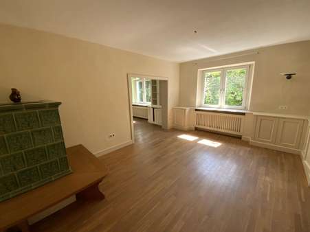 Zimmer mit Kachelofen - Einfamilienhaus in 93158 Teublitz mit 240m² kaufen