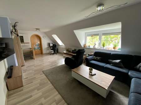 Wohnzimmer - Dachgeschosswohnung in 93142 Maxhütte-Haidhof mit 95m² kaufen