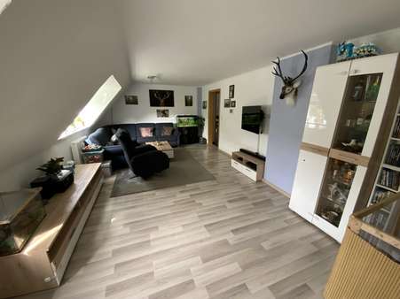 Wohnzimmer - Dachgeschosswohnung in 93142 Maxhütte-Haidhof mit 95m² kaufen