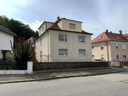 Ansicht - Zweifamilienhaus in 92421 Schwandorf mit 240m² kaufen