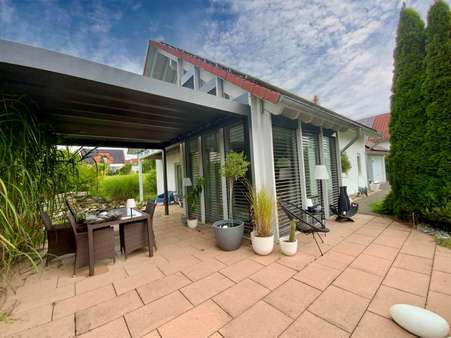 Wohnhaus und Terrasse - Einfamilienhaus in 92546 Schmidgaden mit 133m² kaufen