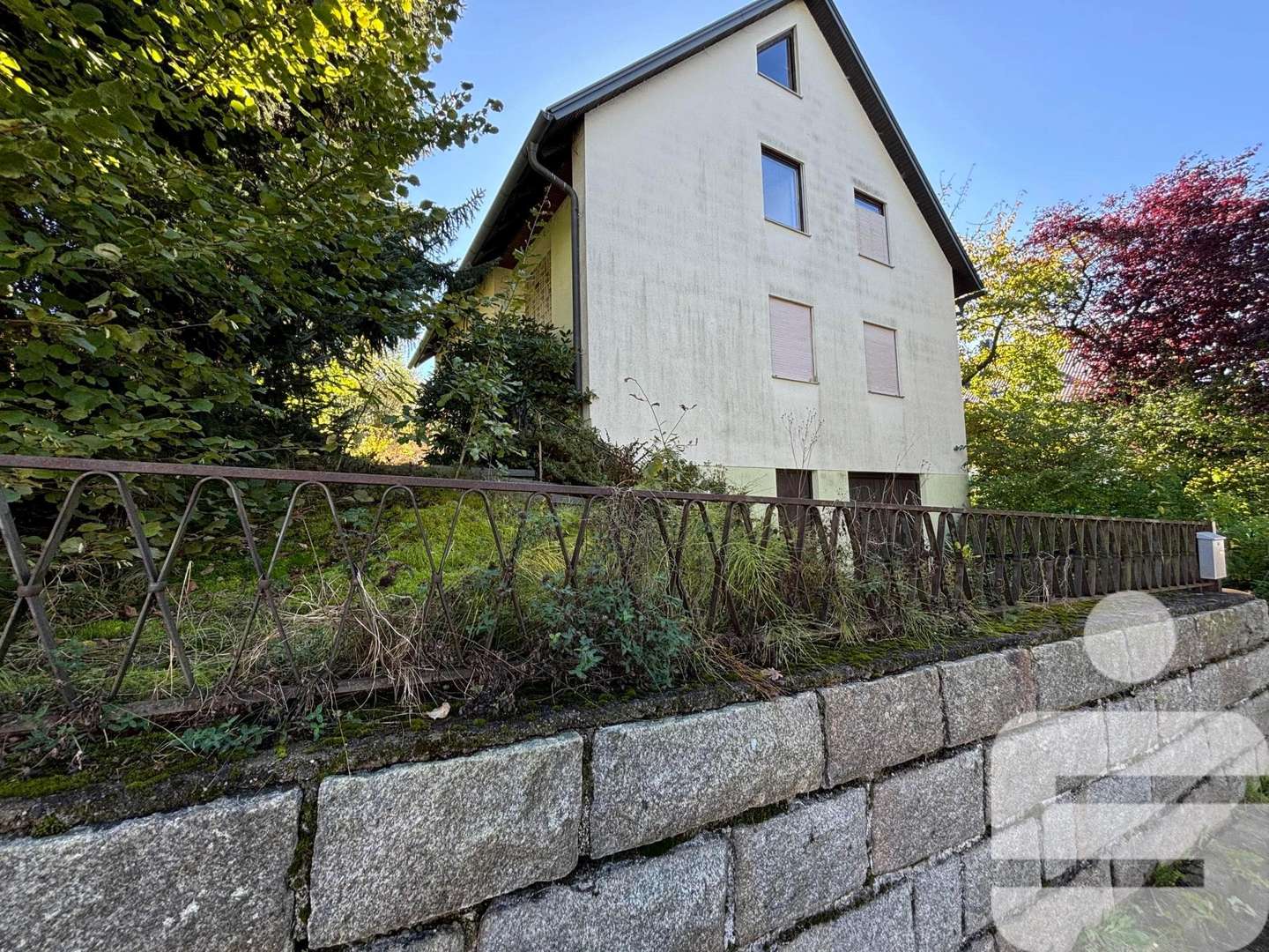 Wohnhausansicht - Zweifamilienhaus in 92526 Oberviechtach mit 140m² kaufen