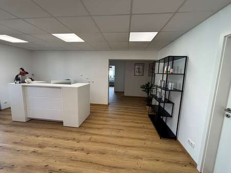 Praxis 1. OG Praxis 1. OG - Mehrfamilienhaus in 92431 Neunburg mit 120m² kaufen