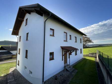 Nordostansicht - Zweifamilienhaus in 93309 Kelheim mit 238m² kaufen
