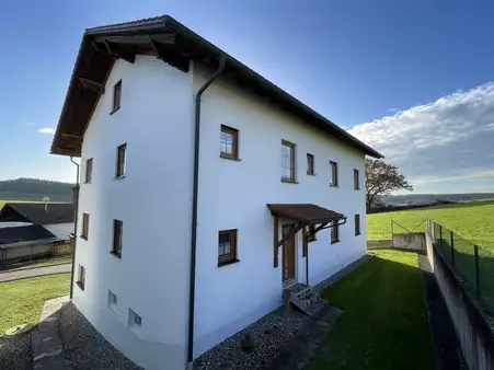 Gelegenheitskauf - Neueres Zweifamilienhaus mit PV-Anlage in Kelheim-Thaldorf - Baujahr 2001