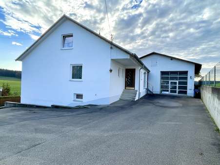 Ostansicht - Einfamilienhaus in 93309 Kelheim mit 90m² kaufen