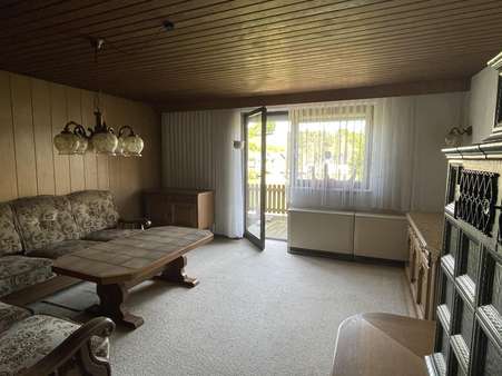 Wohnzimmer im EG - Einfamilienhaus in 93336 Altmannstein mit 130m² kaufen