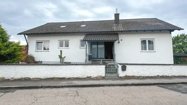 Attraktives Einfamilienhaus mit Potenzial - viel Raum für kreative Gestaltung und persönliche Träume