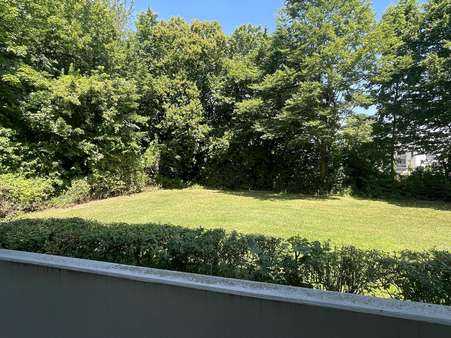 Balkonausblick in den Garten Balkonausblick in den Garten - Erdgeschosswohnung in 85354 Freising mit 47m² kaufen