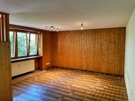 Wohnzimmer im EG - Mehrfamilienhaus in 84072 Au mit 250m² kaufen