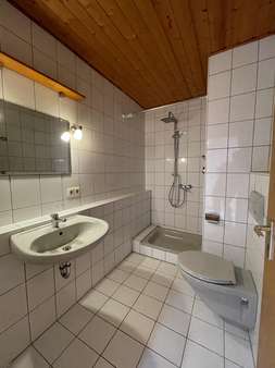 Bad/WC - Dachgeschosswohnung in 93333 Neustadt mit 40m² kaufen