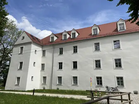 neuwertige 3 Zimmerwohnung im ehemaligen Kloster Biburg mit 2 Carportstellplätzen 