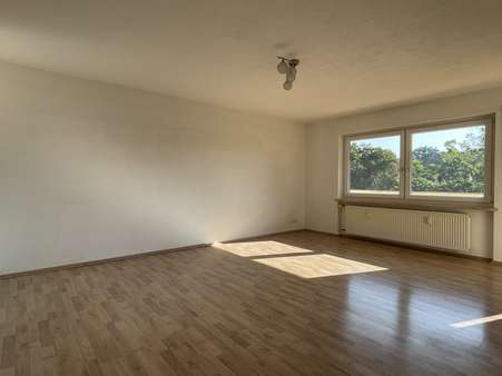 Wohnzimmer - Etagenwohnung in 93326 Abensberg mit 84m² kaufen