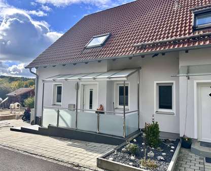 Außenansicht Außenansicht - Doppelhaushälfte in 92224 Amberg mit 124m² kaufen