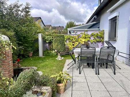 Terrasse mit Garten Terrasse mit Garten - Doppelhaushälfte in 92224 Amberg mit 124m² kaufen