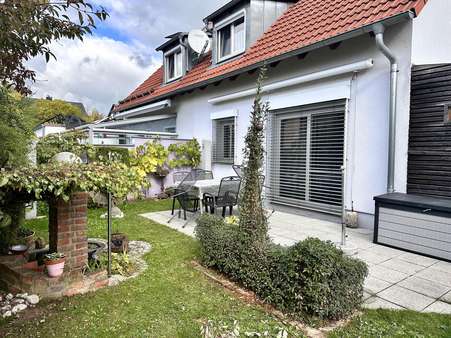 Terrasse mit Garten Terrasse mit Garten - Doppelhaushälfte in 92224 Amberg mit 124m² kaufen