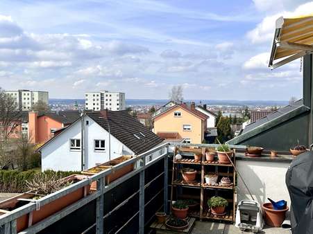 Balkon mit Aussicht über die Stadt Amberg - Dachgeschosswohnung in 92224 Amberg mit 120m² kaufen