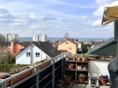 Großzügige DG-Wohnung mit Gartenanteil, Stellplatz und Weitblick in Amberg/ Mariahilfberg