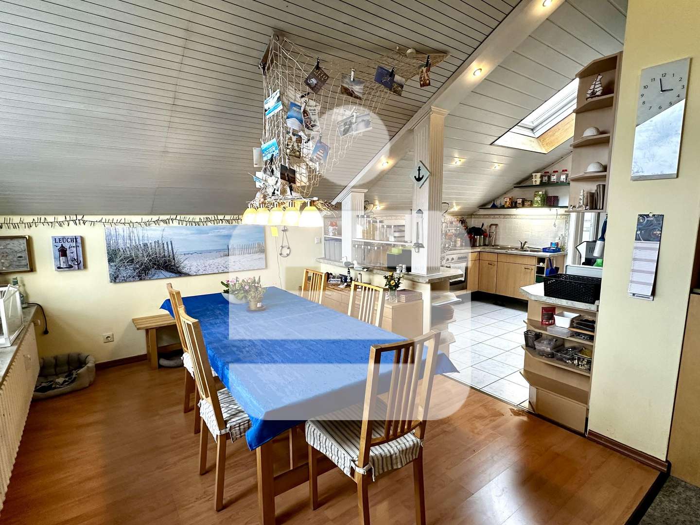 Essbereich mit Blick in die Küche Essbereich mit Blick in die Küche - Dachgeschosswohnung in 92224 Amberg mit 120m² kaufen
