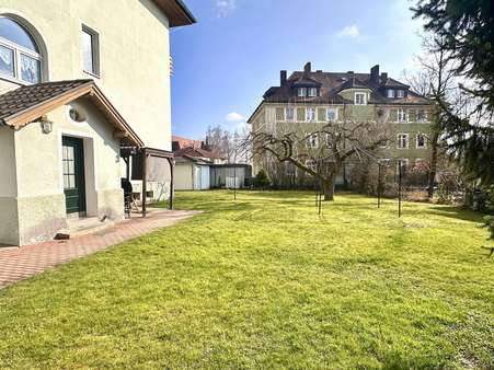Garten und Hauseingang - Mehrfamilienhaus in 92224 Amberg mit 425m² kaufen