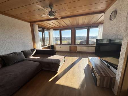 Wohnzimmer - Zweifamilienhaus in 92249 Vilseck mit 190m² kaufen