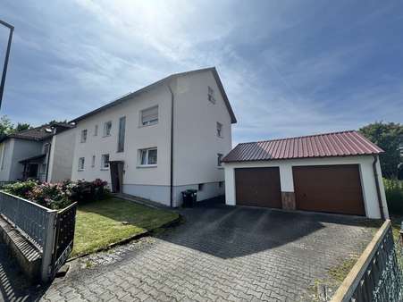 Außenansicht - Zweifamilienhaus in 92237 Sulzbach-Rosenberg mit 169m² kaufen