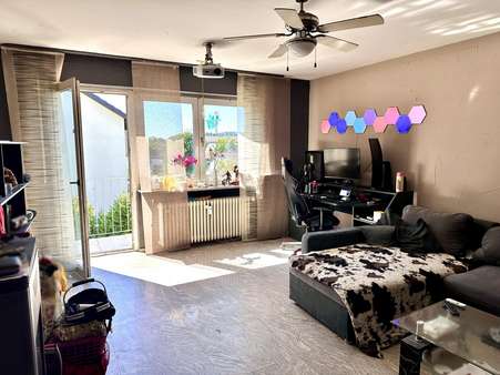 Wohnzimmer - Etagenwohnung in 92256 Hahnbach mit 102m² kaufen