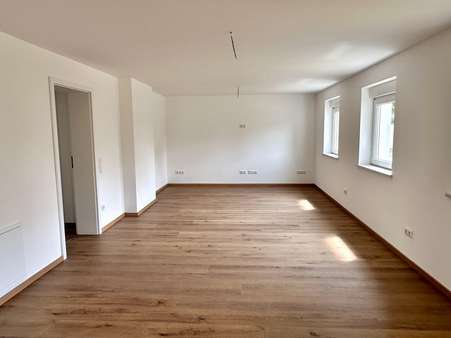 Wohnzimmer - Etagenwohnung in 92224 Amberg mit 106m² kaufen