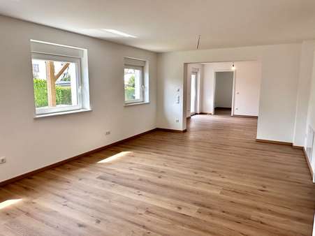 Wohnzimmer - Etagenwohnung in 92224 Amberg mit 106m² kaufen