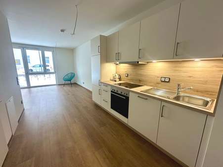 Küche mit Blick in den Wohn-Essbereich Küche mit Blick in den Wohn-Essbereich - Wohnung in 92224 Amberg mit 41m² mieten
