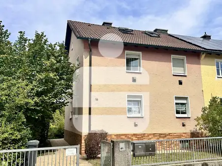 Investieren und Wohnen in Toplage: Vermietete Doppelhaushälfte in Amberg / Hockermühle