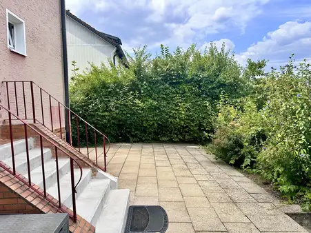 Investieren und Wohnen in Toplage: Vermietete Doppelhaushälfte in Amberg / Hockermühle