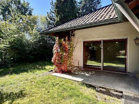 Terrasse im Erdgeschoss Terrasse im Erdgeschoss - Zweifamilienhaus in 92224 Amberg mit 208m² kaufen