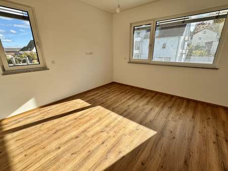 Schlafzimmer beispielhaft - Etagenwohnung in 92245 Kümmersbruck mit 104m² kaufen