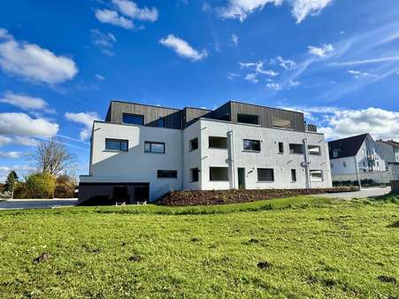 Außenansicht Außenansicht - Erdgeschosswohnung in 92245 Kümmersbruck mit 93m² kaufen