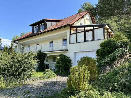 Außenansicht und Garage - Einfamilienhaus in 92287 Schmidmühlen mit 225m² kaufen