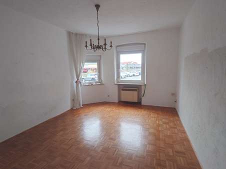 Wohnzimmer Erdgeschoss - Mehrfamilienhaus in 92637 Weiden mit 180m² kaufen